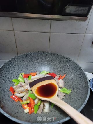 青红椒炒猪头皮的做法步骤：6