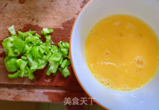 青椒斩蛋的做法步骤：1