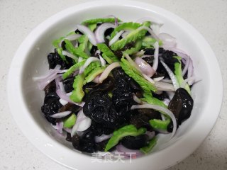 苦瓜洋葱拌木耳的做法步骤：8