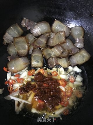 腊肉炒花菜的做法步骤：5