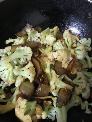 腊肉炒花菜的做法步骤：7