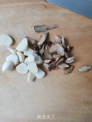 豆豉烧鲳鱼的做法步骤：2