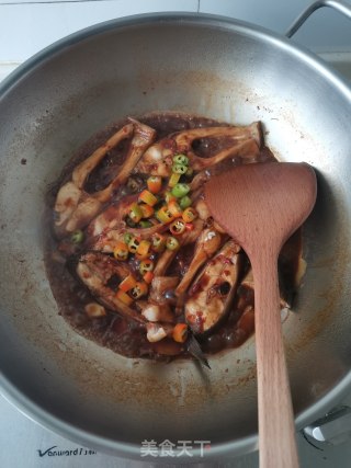 豆豉烧鲳鱼的做法步骤：7