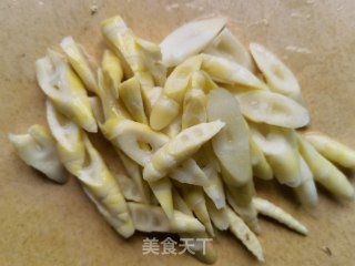 荷兰豆香菇炒竹笋的做法步骤：2