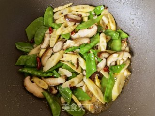 荷兰豆香菇炒竹笋的做法步骤：9