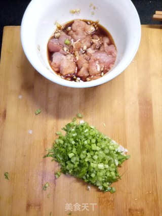 芹菜猪肉粥的做法步骤：1