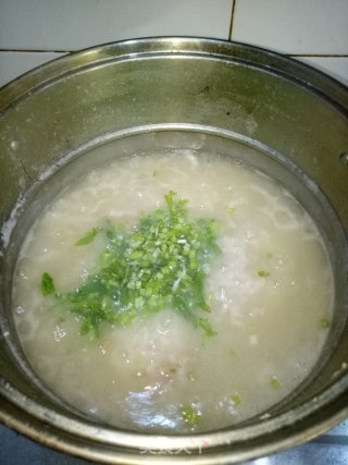 芹菜猪肉粥的做法步骤：4