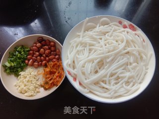 凉拌米粉的做法步骤：1