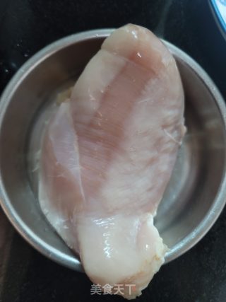 手撕鸡胸肉的做法步骤：1