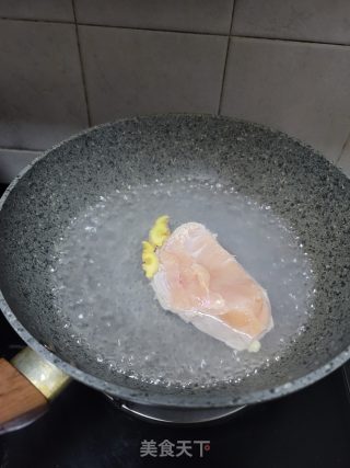 手撕鸡胸肉的做法步骤：3