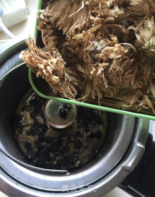 菊花黑枸杞绿茶饮的做法步骤：4