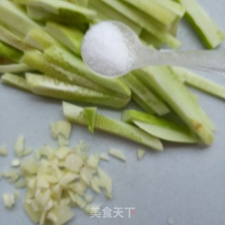 白玉黄瓜拌鲜虾的做法步骤：8
