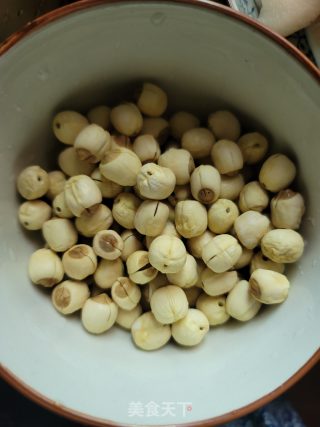 炼奶拌冰莲子的做法步骤：1