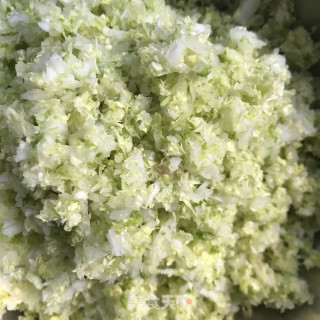 白菜牛肉水饺的做法步骤：3
