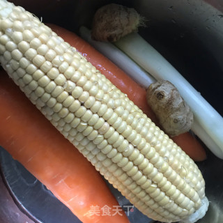 玉米排骨汤的做法步骤：2