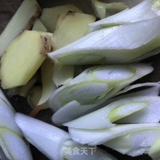 玉米排骨汤的做法步骤：4