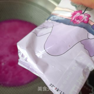 椰汁三色果冻的做法步骤：2