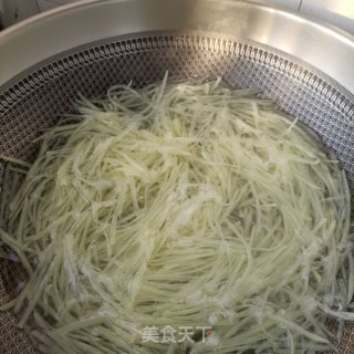 韭菜苔炒土豆丝的做法步骤：6