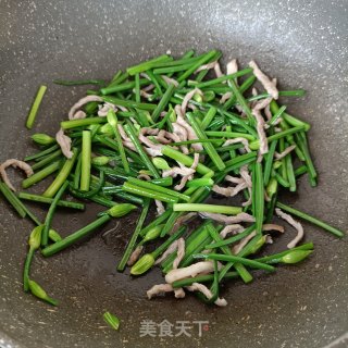 韭菜苔炒土豆丝的做法步骤：14