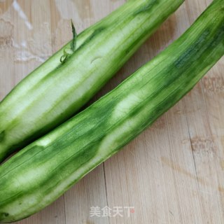丝瓜煎蛋汤的做法步骤：1