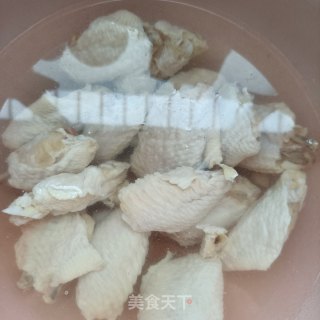 土豆烧翅中的做法步骤：1