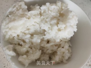 香肠鸡蛋炒饭的做法步骤：2