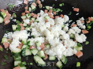 香肠鸡蛋炒饭的做法步骤：8