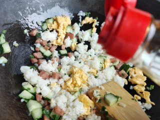 香肠鸡蛋炒饭的做法步骤：10
