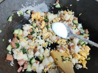 香肠鸡蛋炒饭的做法步骤：11