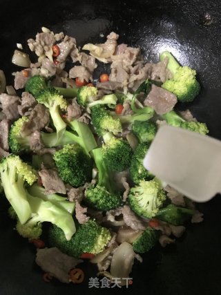 西兰花炒肉片的做法步骤：7