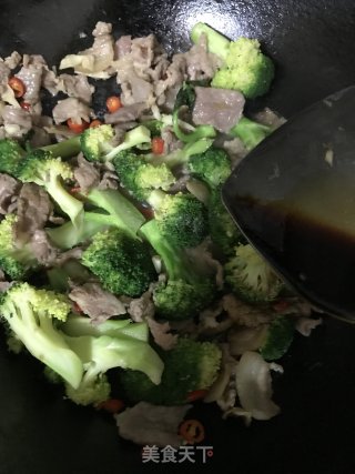 西兰花炒肉片的做法步骤：8