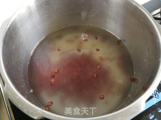 小米红豆粥的做法步骤：2