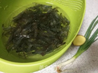 盐水河虾，鲜美不腥有技巧的做法步骤：1
