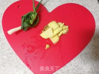 盐水河虾，鲜美不腥有技巧的做法步骤：2