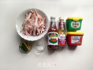 酱香辣烤鸡爪的做法步骤：1