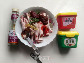 酱香辣烤鸡爪的做法步骤：2