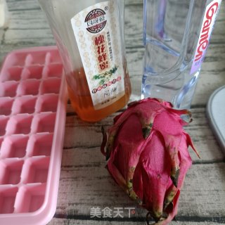 花酿龙果冰气泡水的做法步骤：1