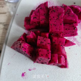 花酿龙果冰气泡水的做法步骤：3