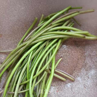 茭白拌红薯梗的做法步骤：1
