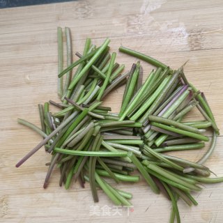 茭白拌红薯梗的做法步骤：2