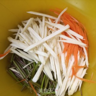 茭白拌红薯梗的做法步骤：5