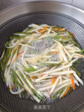 茭白拌红薯梗的做法步骤：7