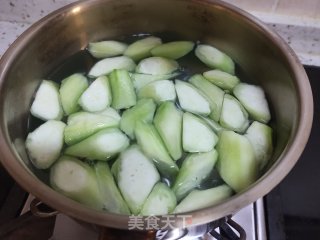 丝瓜香菇蛋花汤的做法步骤：4
