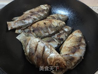 红烧鲫鱼的做法步骤：10