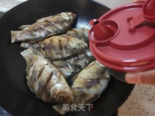红烧鲫鱼的做法步骤：11