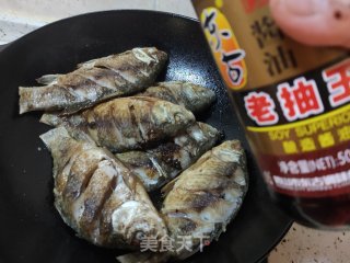 红烧鲫鱼的做法步骤：13