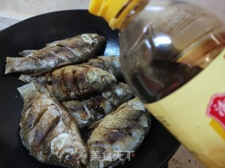 红烧鲫鱼的做法步骤：14