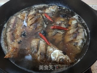 红烧鲫鱼的做法步骤：17