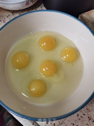 虾仁炒鸡蛋的做法步骤：3