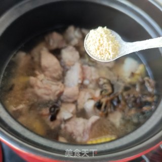 玉米金线莲炖排骨的做法步骤：12